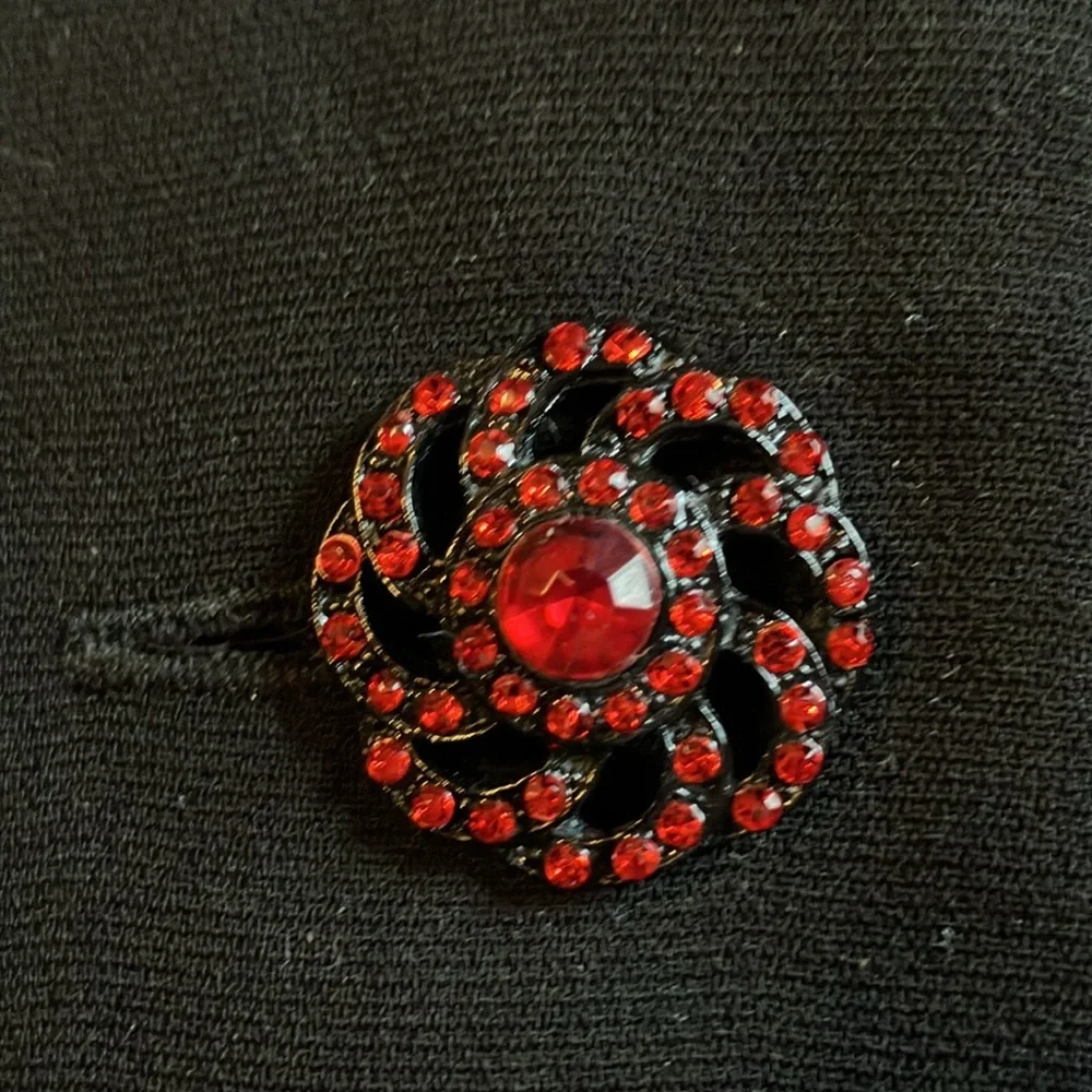 Stunningly beautiful Red trim & red dazzling beaded blazer/jacket✨ - Picture 5 of 15